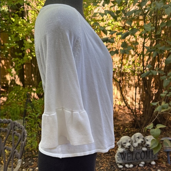 Elegant Cream colour Three quarter bell sleeve Women's Sweater. Size Med. - Picture 4 of 8